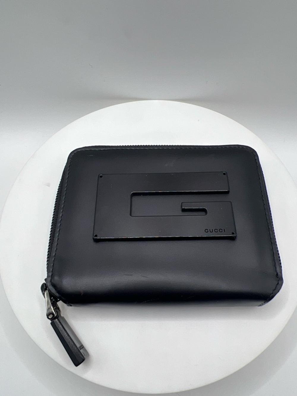7050. Authentic Gucci Black Leather Zip Wallet with Glossy Logo. Made in Italy. - Picture 3 of 16